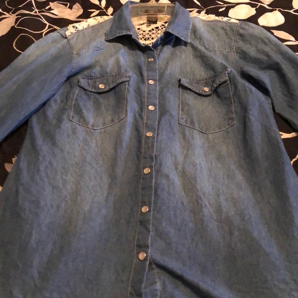 Blue jean shirt with white lace on back - Picture 3 of 6